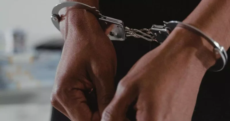 Алматы әуежайында 33 жаңа смартфонды ұрлаған ұры қолға түсті