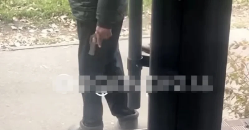 Мужчина с пистолетом преследовал девушку в Алматы (ВИДЕО)