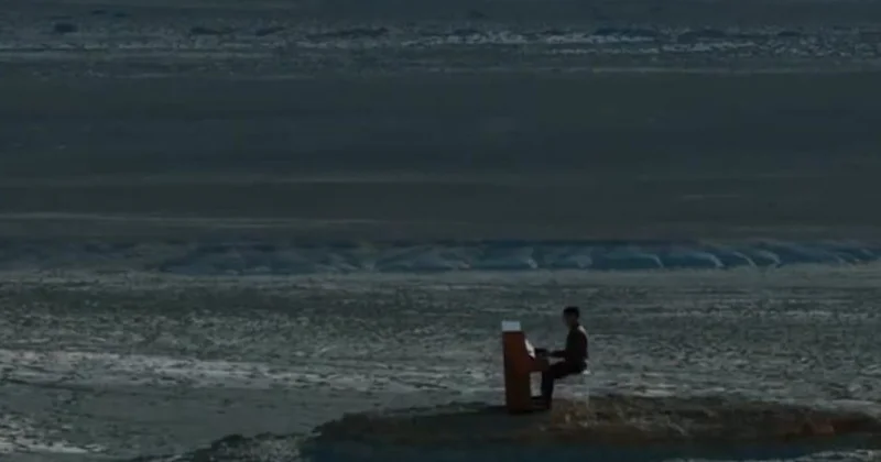 Өнерпаз Бозжыра шатқалында Interstellar фильмінің композициясын орындады