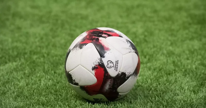 Футбол алаңын босатуды талап еткен: Ақтөбеде оқушыны мектеп аумағында соққыға жықты