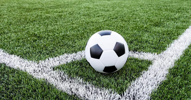 Мальчик сломал руку на школьном поле в Актобе: его мать обвинила старшеклассников в избиении сына