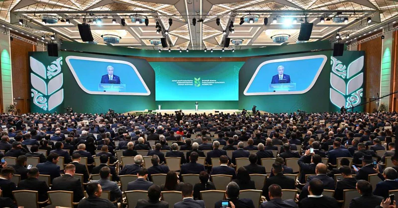 Президент принимает участие во втором Форуме работников сельского хозяйства