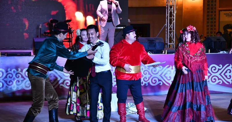 Өнерлі ұжым өрге басты