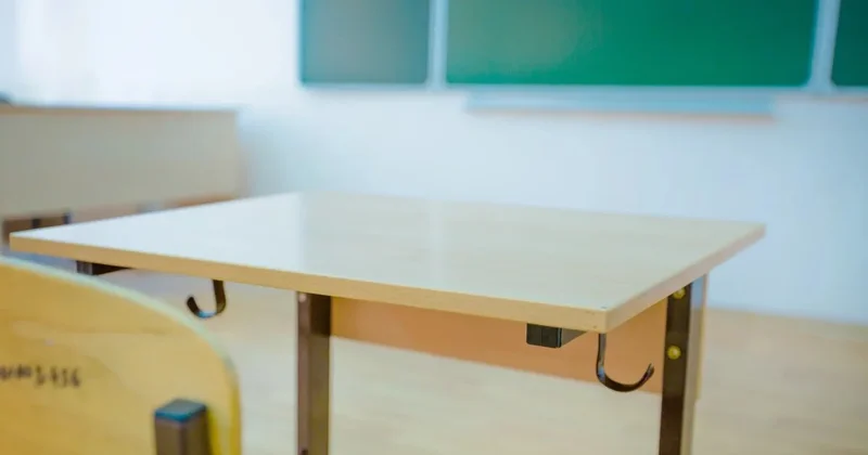 В Актобе школьнику сломали руку: мать заявила об избиении старшеклассниками