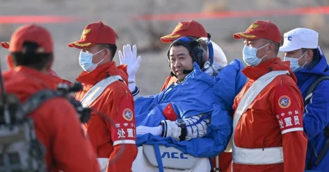 Застрявшие на орбите тайконавты вернулись на Землю