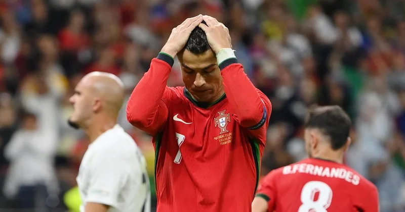 Роналду удалили, а сборная Португалии впервые проиграла в квалификации ЧМ 2026