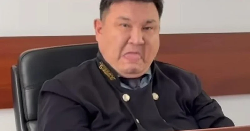 Показал язык на процессе: какое решение вынесло Судебное жюри в отношении судьи