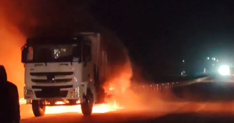 Грузовик загорелся на ходу в области Абай: в полиции сделали заявление