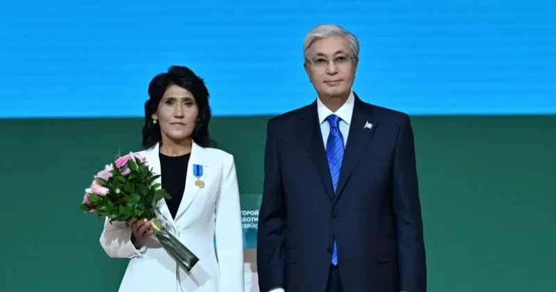 Доярки, пастухи и главы хозяйств: Токаев наградил работников сельской отрасли