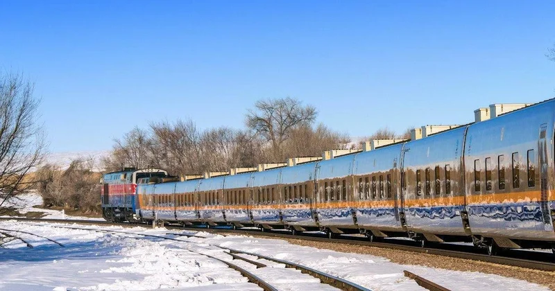 Мужчина на скутере едва не погиб под поездом в Таразе