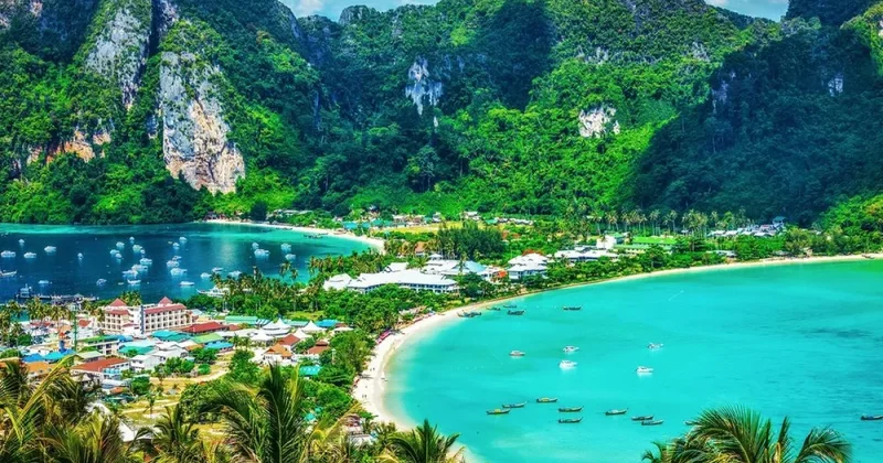 Казахстанцы лишились путешествия и 1,5 млн тенге из за запрета на выезд