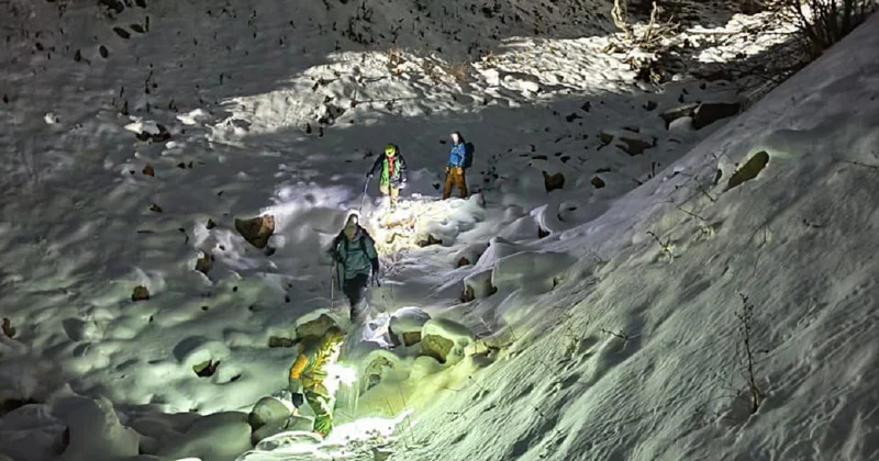 Двое туристов застряли в горах близ Алматы