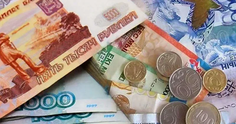 Сколько стоят доллар, евро и рубль в обменниках Казахстана 14 декабря