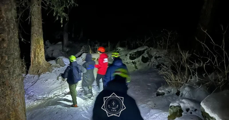 Молодой парень потерялся ночью в горах Алматы (фото)