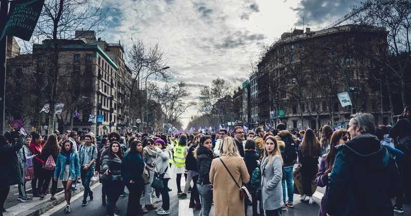 Протесты в Венгрии: Орбана обвиняют в оправдании насилия над детьми