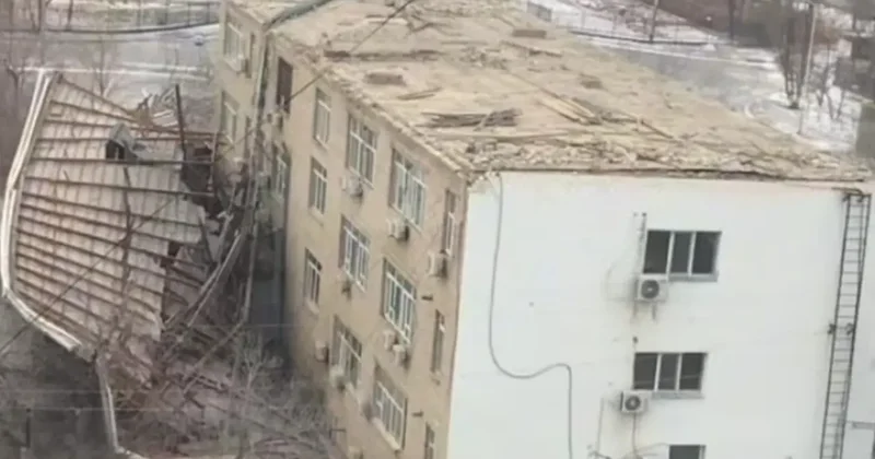 Поликлиника без крыши, повреждённые машины и упавшие ёлки: стихия продолжает бушевать в Атырауской области