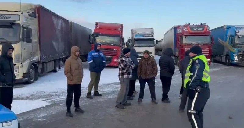 Автодороги закрыли для движения в Актюбинской области из за непогоды