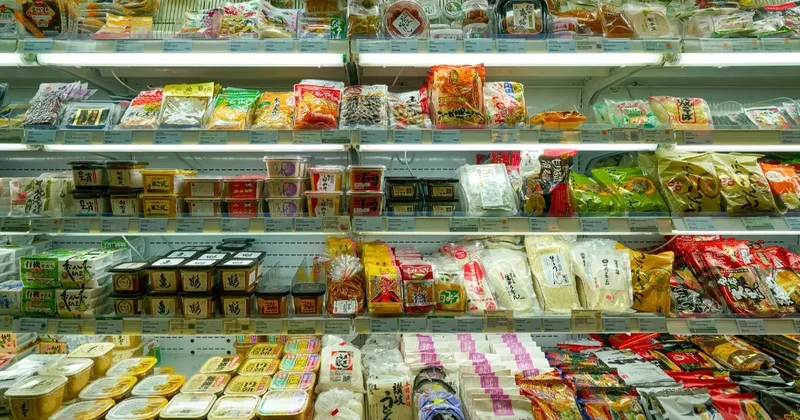 "Зелёные коридоры" для овощей, ярмарки и акции: как сдерживают цены в Казахстане перед Новым годом