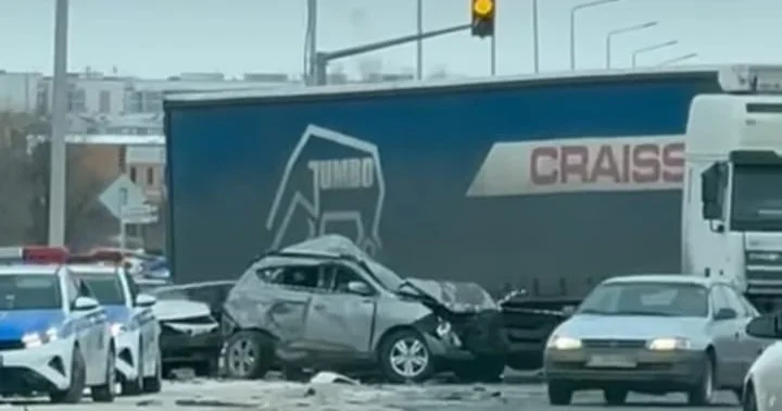 Орал қаласында 4 автокөлік соқтығысып, 5 адам ауруханаға жеткізілді