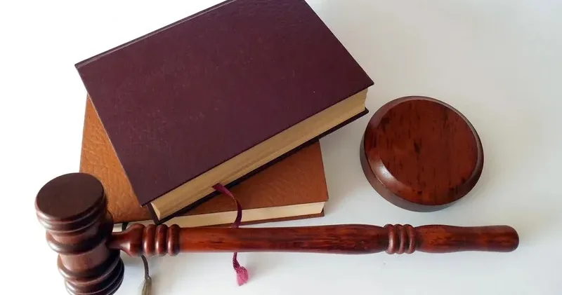 FlyArystan ның бұрынғы үш қызметкері 1 млрд теңгеден астам қаржы жымқырғаны үшін сотталды