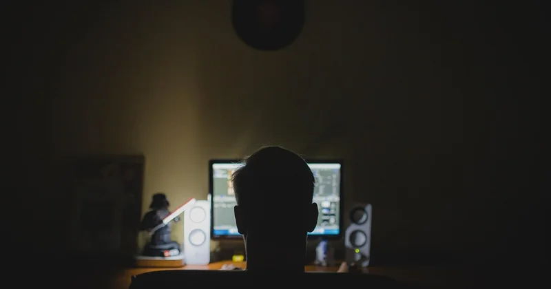 Теперь меня ищут за границей : атырауский хакер вышел на связь