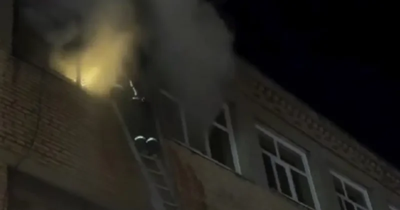 Тушили в 33 градусный мороз: административное здание горело в СКО