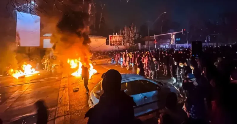 "Иран мен Аятолла режимі екі бөлек ұғым. Саясаттанушылар Таяу Шығыста қашан тыныштық орнайтыны туралы