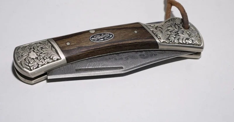 Женщину с ножевыми ранениями обнаружили в Алматинской области