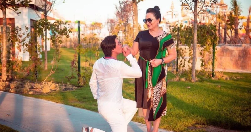 Мама Кайрата Нуртаса показала фото с сыном 18 летней давности