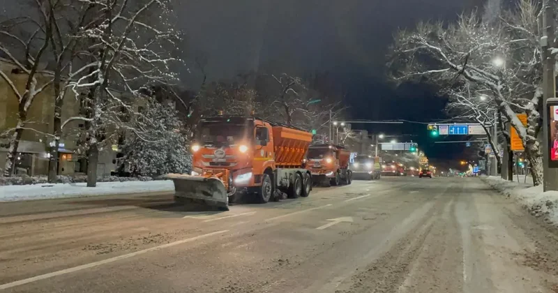 Мороз и снегопад прогнозируют в Алматы: коммунальщики усилили работу