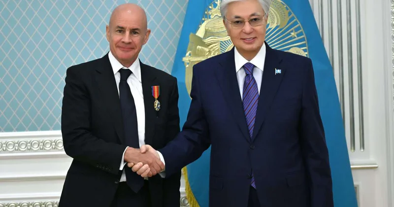 Токаев наградил президента FIS орденом Достық