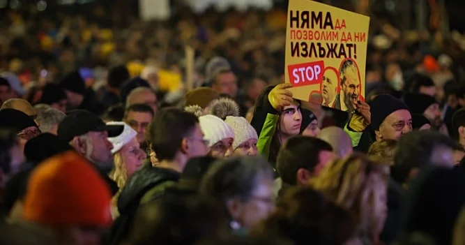 Софияда мыңдаған адам әділ сайлау мен үкіметтің отставкасын талап етті