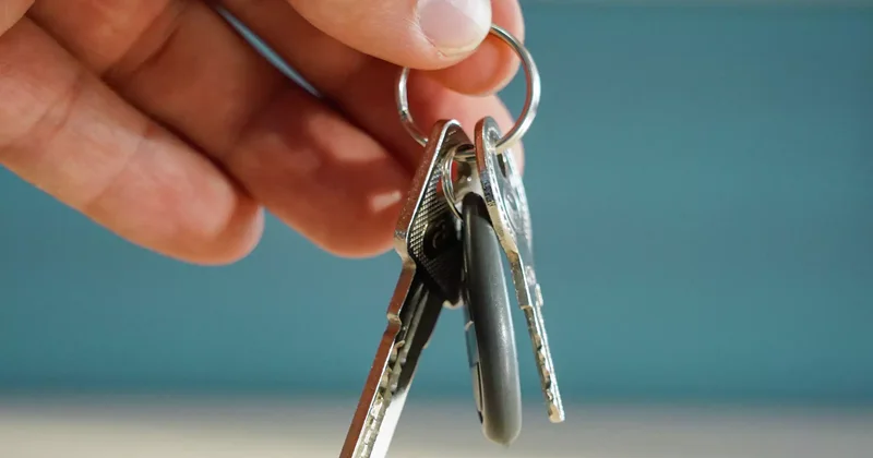 Өзімді ұстай алмадым : Алматылық полицей тығырыққа тірелген анаға үй алып берді