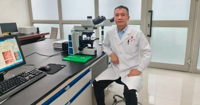 Ерболат Дәукен Қытайдағы Халықтың ең жақсы дәрігері атағына ие болды шетелдегі қазақ баспасөзі