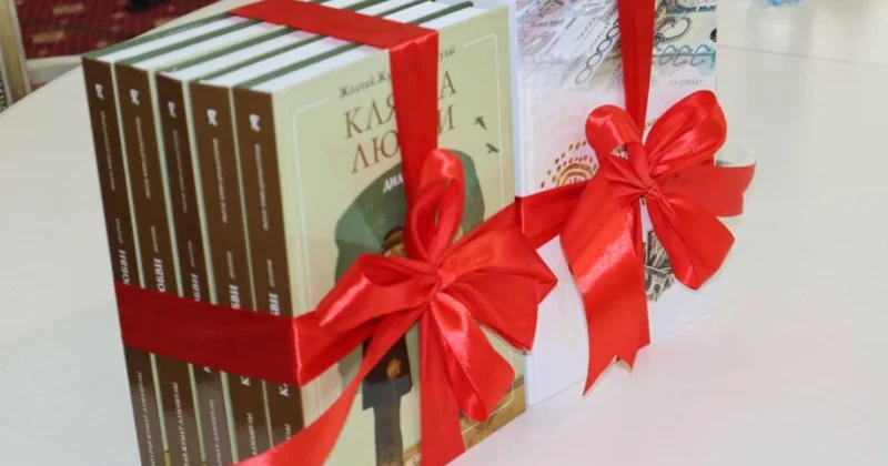 В Астане презентовали новые книги Жолтая Әлмашұлы
