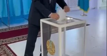 Қазақстанның Еңбек Ері Тұрсынбек Мақышев дауыс берді