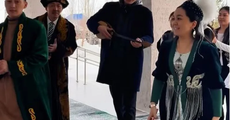 Тазша Бала и Алдар Косе проголосовали в Астане (ВИДЕО)