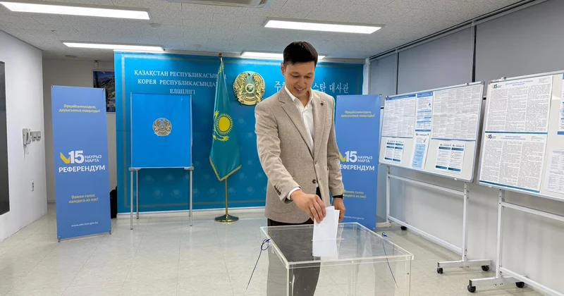 Референдум: Сеулде алғашқылардың бірі болып Қазақстан азаматы дауыс берді