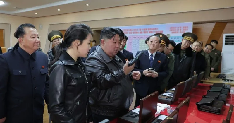 Ким Чен Ын c подросшей дочерью попали на видео во время испытания ракет