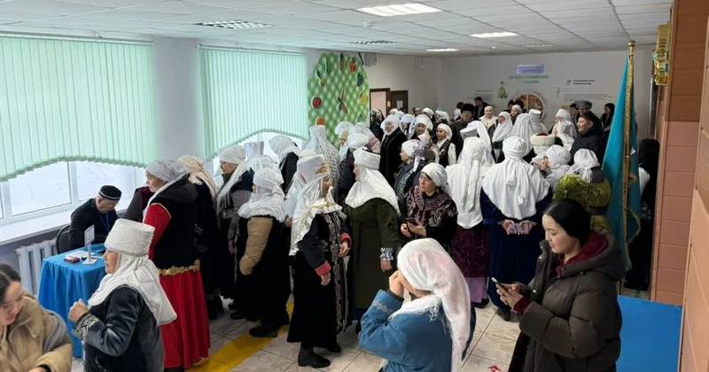 Ақтөбе облысында 60 ене мен 60 келін бір уақытта дауыс беру учаскесіне келді