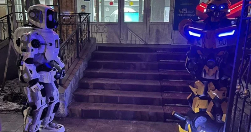 Оптимус Прайм и Фиксик пришли на избирательные участки в Уральске