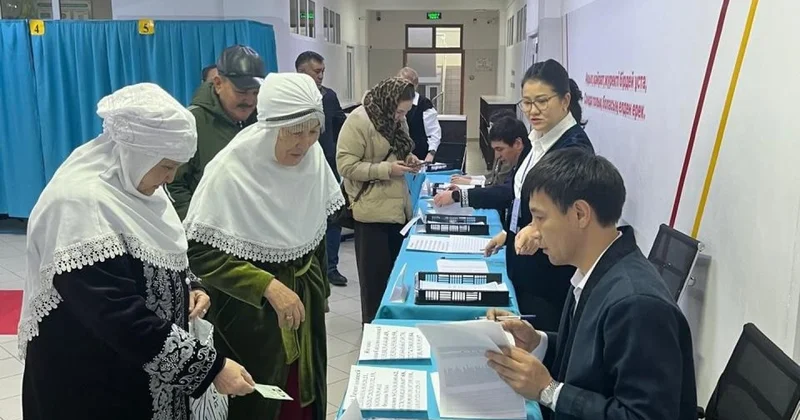 Референдум в Алматы: на избирательных участках выстроились очереди