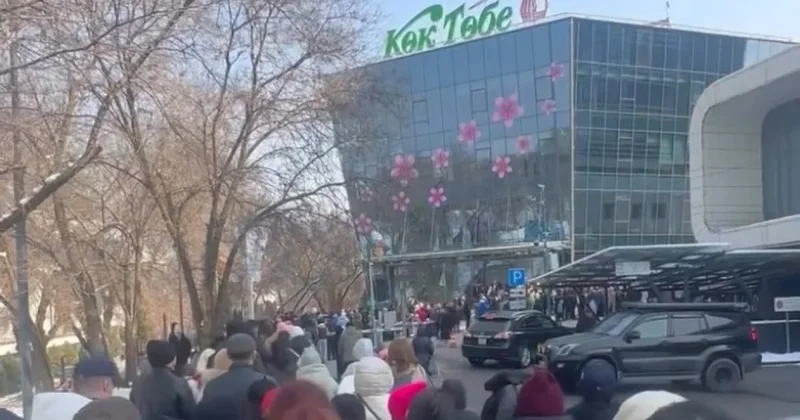 Бесплатная канатка на Кок Тобе в Алматы обернулась очередями и давкой