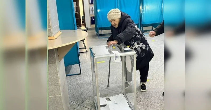 90 летняя жительница Алматы проголосовала на референдуме