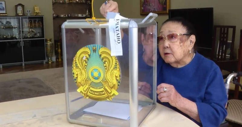Бибигуль Тулегенова проголосовала на дому и дала благословение Казахстану