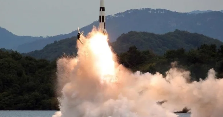 Солтүстік Корея Жапониядағы теңізге 10 шақты баллистикалық зымыран ұшырды