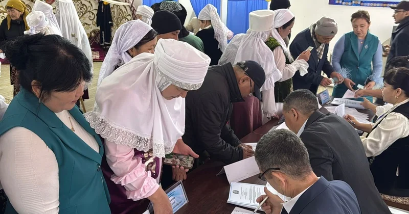 Қызылордада Ыбырай Жақаев әулетінің 9 келіні референдумда бір мезетте дауыс берді