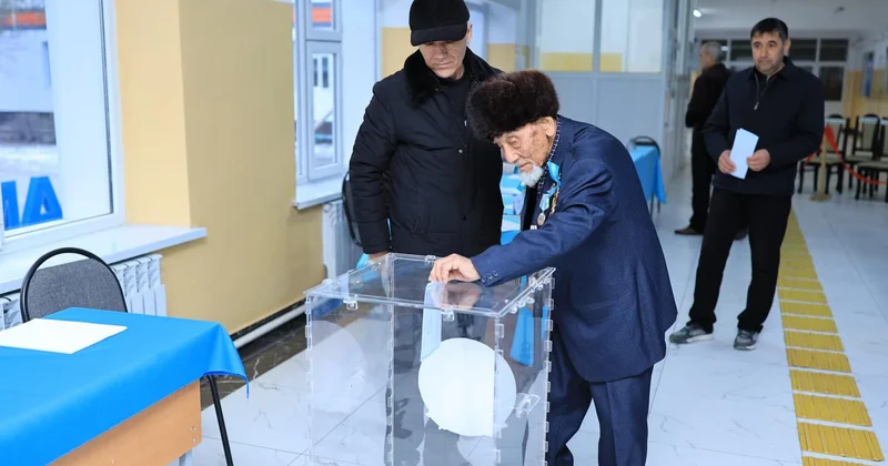 Сайрам ауданында жүз жасаған қарт майдангер дауыс берді