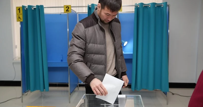 Шавкат Рахмонов Қонаев қаласында дауыс берді