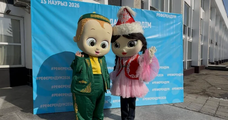 Ростовые куклы в национальных костюмах приняли участие в референдуме в ВКО